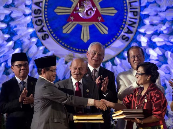 Peace agreement signed between the Government of the Philippines and the Moro National Liberation Front 